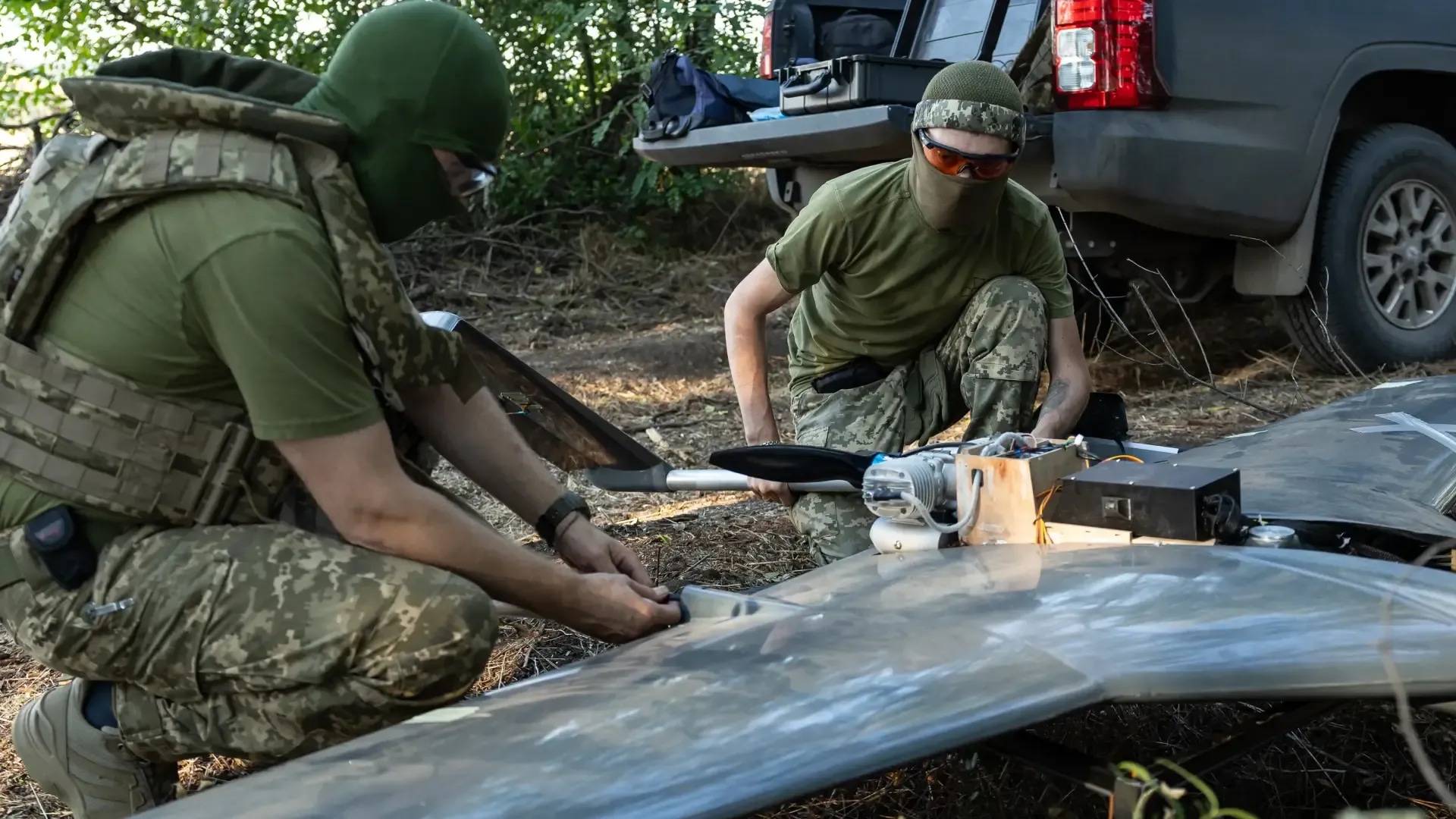Чоловіки, які переносять війну на територію Росії